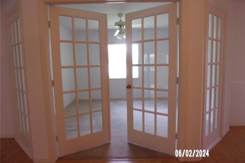 Villa ou maison à louer à Summerfield, Floride: 2 chambres, 164.07 m2 № 1378217 - photo 6