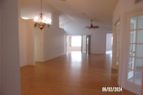 Villa ou maison à louer à Summerfield, Floride: 2 chambres, 164.07 m2 № 1378217 - photo 5