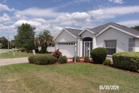 Villa ou maison à louer à Summerfield, Floride: 2 chambres, 164.07 m2 № 1378217 - photo 1