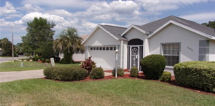 House in Summerfield, Florida 2 bedrooms, 164.07 sq.m. № 1378217