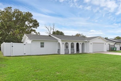 House in Deltona, Florida 3 bedrooms, 157.56 sq.m. № 1411692 - photo 3