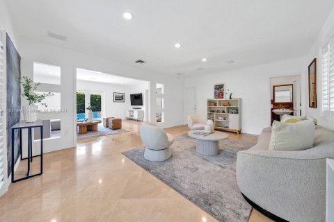 House in Miami Beach, Florida 5 bedrooms, 439.61 sq.m. № 1305476 - photo 4