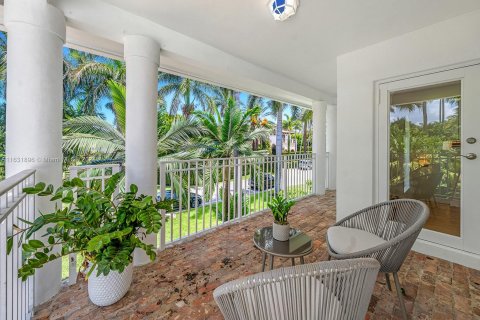 House in Miami Beach, Florida 5 bedrooms, 439.61 sq.m. № 1305476 - photo 24