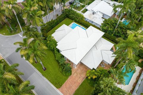 House in Miami Beach, Florida 5 bedrooms, 439.61 sq.m. № 1305476 - photo 9