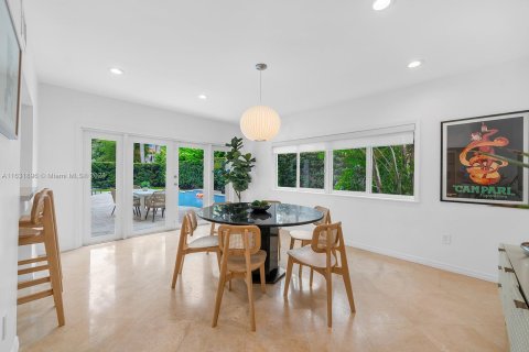 House in Miami Beach, Florida 5 bedrooms, 439.61 sq.m. № 1305476 - photo 7