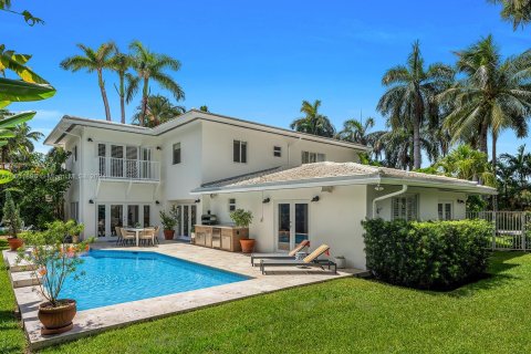 Villa ou maison à vendre à Miami Beach, Floride: 5 chambres, 439.61 m2 № 1305476 - photo 1