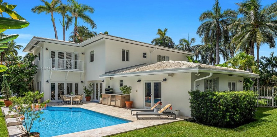 Villa ou maison à Miami Beach, Floride 5 chambres, 439.61 m2 № 1305476