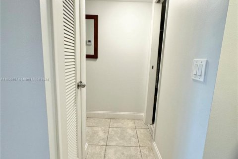 Condo in Sunrise, Florida, 1 bedroom  № 1305441 - photo 28