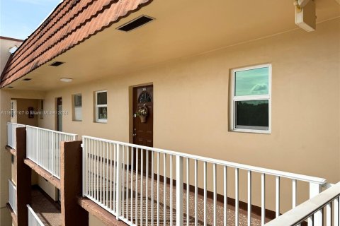 Condo in Sunrise, Florida, 1 bedroom  № 1305441 - photo 7