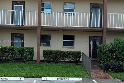 Condo in Sunrise, Florida, 1 bedroom  № 1305441 - photo 3