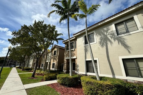 Condominio en venta en Cutler Bay, Florida, 2 dormitorios, 105.91 m2 № 1147160 - foto 2