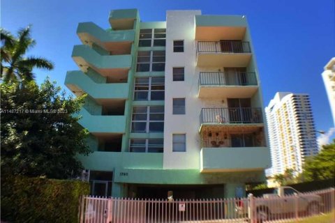 Studio in the Condo in Miami Beach, Florida  № 841570 - photo 1