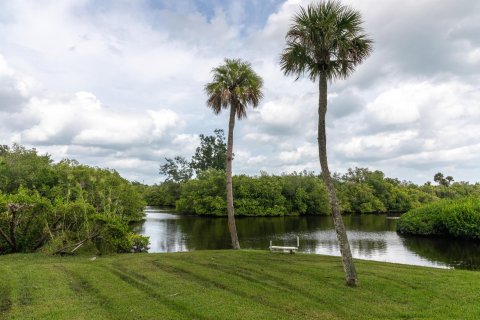 Condo in Vero Beach, Florida, 2 bedrooms  № 1159581 - photo 1