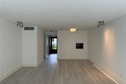 Condo in Lake Worth, Florida, 2 bedrooms  № 1270504 - photo 4