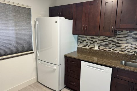 Condo in Lake Worth, Florida, 2 bedrooms  № 1270504 - photo 1