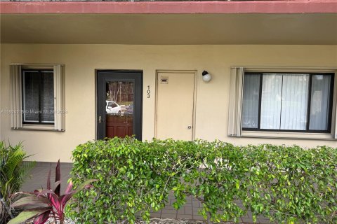 Condo in Lake Worth, Florida, 2 bedrooms  № 1270504 - photo 10