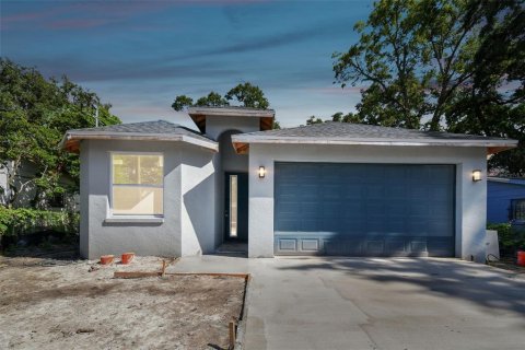 House in Tampa, Florida 3 bedrooms, 136.01 sq.m. № 1347355 - photo 4