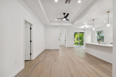 Casa en venta en Tampa, Florida, 3 dormitorios, 136.01 m2 № 1347355 - foto 9