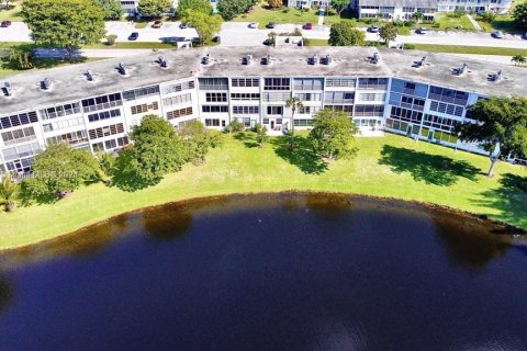 Condo in Deerfield Beach, Florida, 1 bedroom  № 1294831 - photo 16