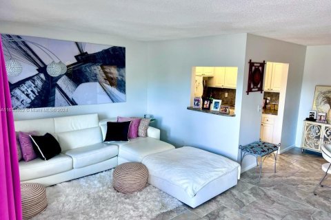 Condominio en venta en Deerfield Beach, Florida, 1 dormitorio, 55.28 m2 № 1294831 - foto 2