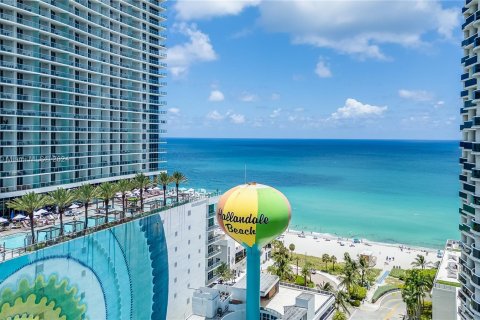 Copropriété à vendre à Hallandale Beach, Floride: 1 chambre, 72.46 m2 № 1294871 - photo 1