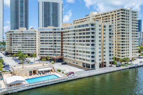 Copropriété à vendre à Hallandale Beach, Floride: 1 chambre, 72.46 m2 № 1294871 - photo 3