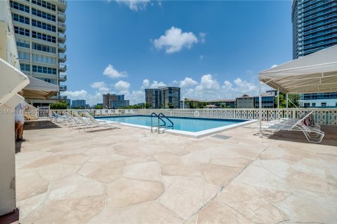 Condominio en venta en Hallandale Beach, Florida, 1 dormitorio, 72.46 m2 № 1294871 - foto 14