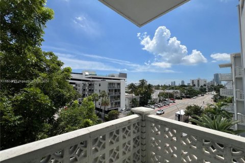 Condo in Miami Beach, Florida, 1 bedroom  № 1378850 - photo 13