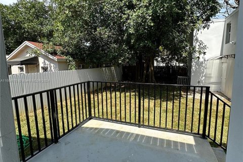 House in Miami, Florida 3 bedrooms, 174.28 sq.m. № 1378845 - photo 13