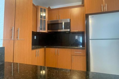 Condo in Miami Beach, Florida, 1 bedroom  № 1179165 - photo 4