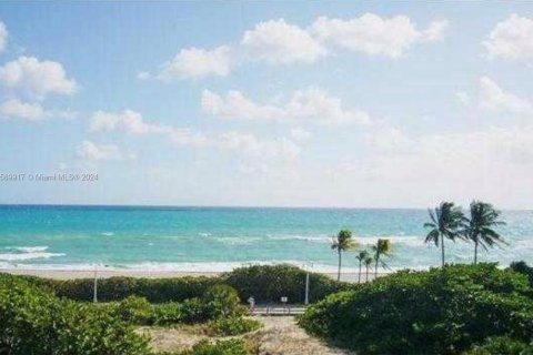 Condo in Miami Beach, Florida, 1 bedroom  № 1179165 - photo 1