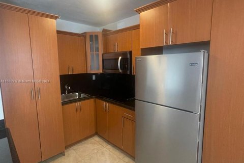 Condo in Miami Beach, Florida, 1 bedroom  № 1179165 - photo 6