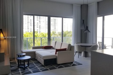 Condominio en alquiler en Hollywood, Florida, 2 dormitorios, 99.87 m2 № 36530 - foto 8