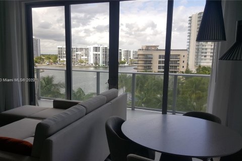 Condominio en alquiler en Hollywood, Florida, 2 dormitorios, 99.87 m2 № 36530 - foto 9