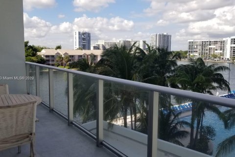 Condominio en alquiler en Hollywood, Florida, 2 dormitorios, 99.87 m2 № 36530 - foto 11