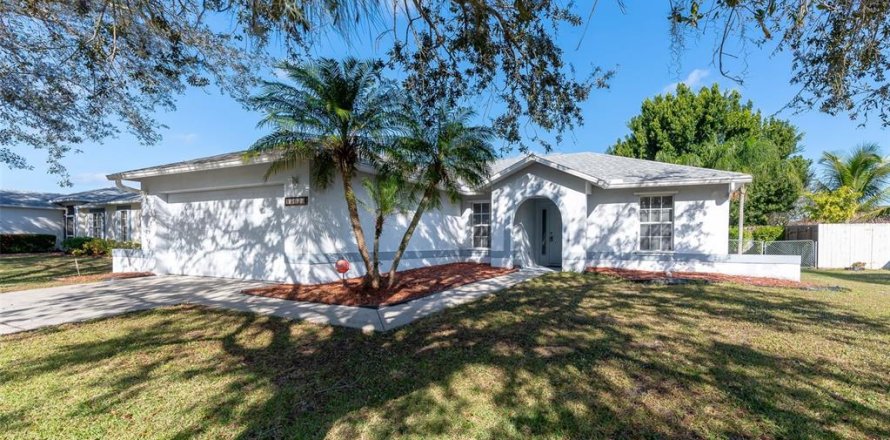 House in Fort Myers, Florida 3 bedrooms, 122.07 sq.m. № 926641
