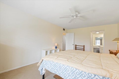 Condo in Stuart, Florida, 2 bedrooms  № 860496 - photo 10