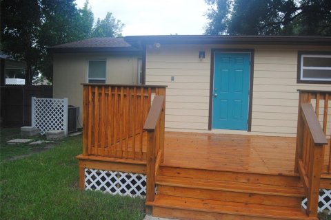 House in Tampa, Florida 3 bedrooms, 121.33 sq.m. № 1378218 - photo 15