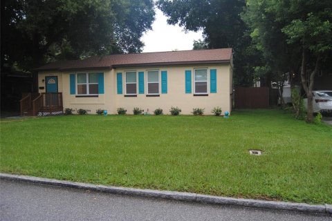 House in Tampa, Florida 3 bedrooms, 121.33 sq.m. № 1378218 - photo 1