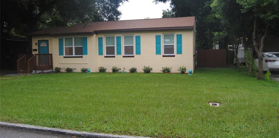 House in Tampa, Florida 3 bedrooms, 121.33 sq.m. № 1378218