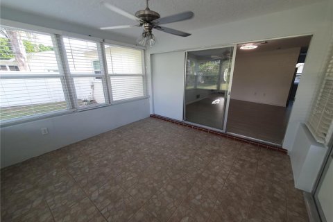 Villa ou maison à louer à Palm Harbor, Floride: 2 chambres, 89.56 m2 № 1378219 - photo 13