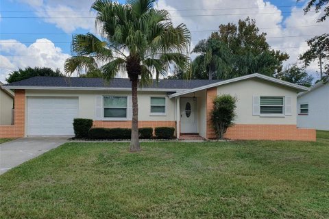 House in Palm Harbor, Florida 2 bedrooms, 89.56 sq.m. № 1378219 - photo 1