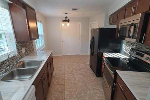 House in Palm Harbor, Florida 2 bedrooms, 89.56 sq.m. № 1378219 - photo 2