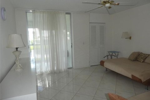 Condo in Delray Beach, Florida, 1 bedroom  № 1155664 - photo 10