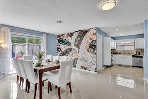 Villa ou maison à vendre à Hallandale Beach, Floride: 4 chambres, 143.26 m2 № 1282608 - photo 19