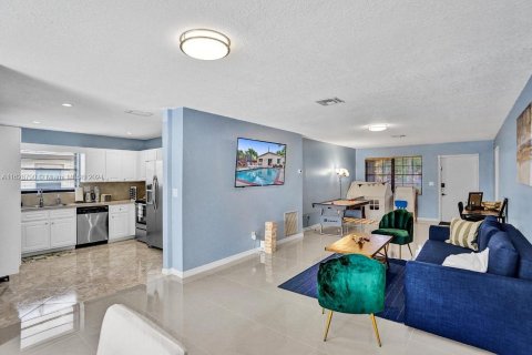 Villa ou maison à vendre à Hallandale Beach, Floride: 4 chambres, 143.26 m2 № 1282608 - photo 11