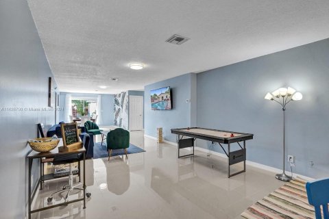 Villa ou maison à vendre à Hallandale Beach, Floride: 4 chambres, 143.26 m2 № 1282608 - photo 12