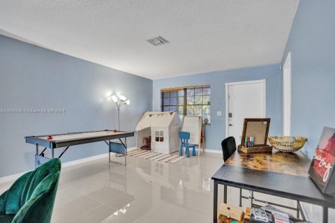 Villa ou maison à vendre à Hallandale Beach, Floride: 4 chambres, 143.26 m2 № 1282608 - photo 8