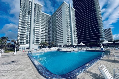 Condo in Hallandale Beach, Florida, 1 bedroom  № 1389943 - photo 28