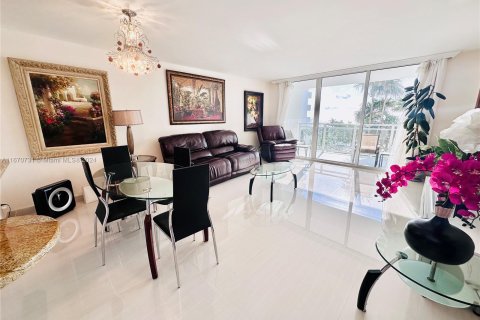 Condo in Hallandale Beach, Florida, 1 bedroom  № 1389943 - photo 4